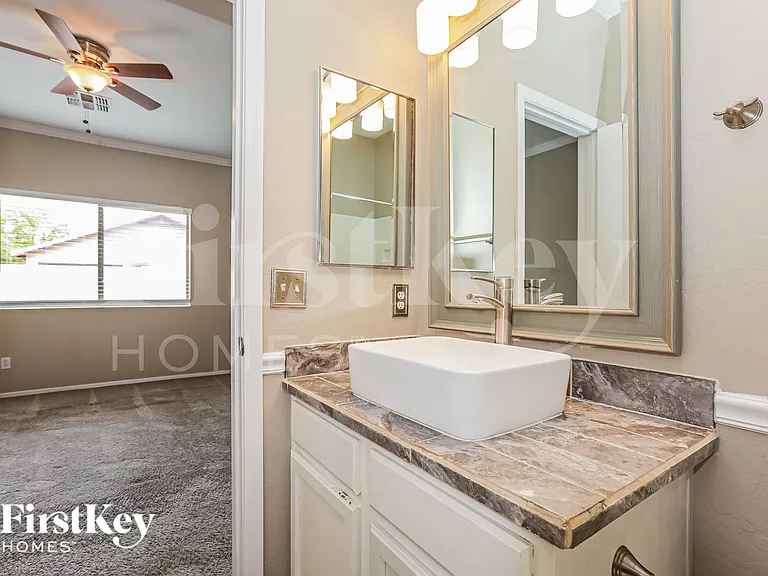 2850 E Silverbell Rd — Photo 14
