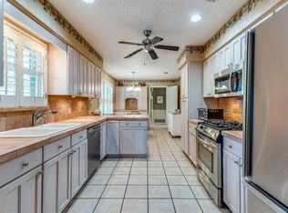 2307 Lakeside Dr, Arlington, TX 76013