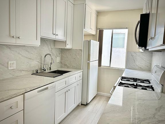 4th image of 1216 N Formosa Ave