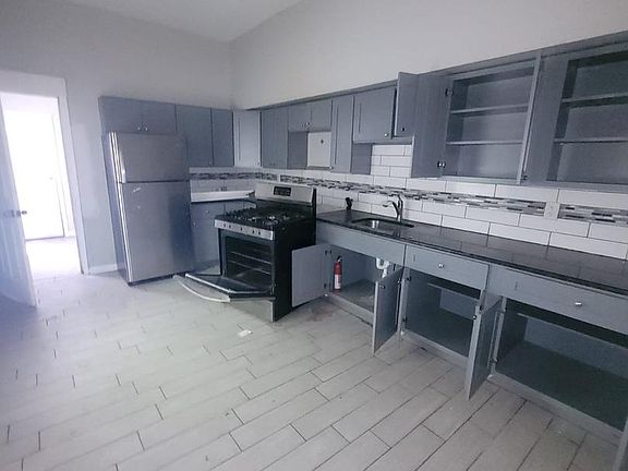 3rd image of 4147 Cambridge St