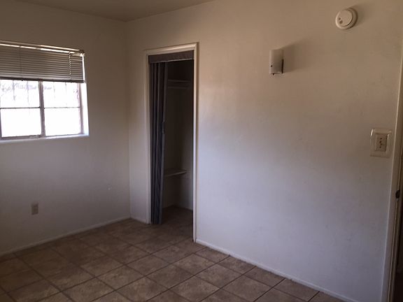 5th image of 2910 N Baxter Dr