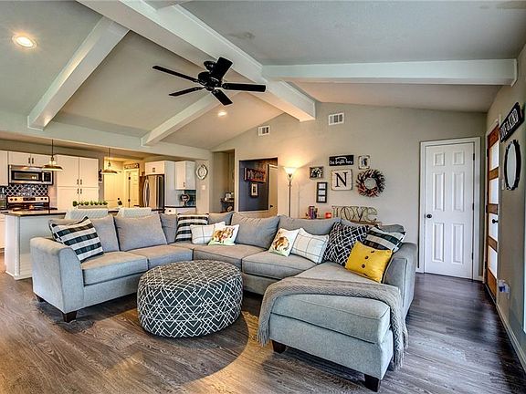 2nd image of 1002 Skyview Dr