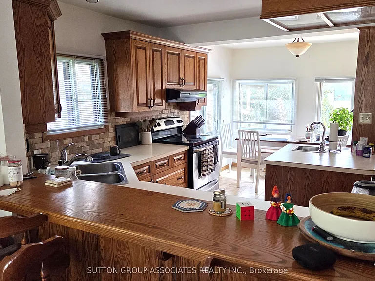 1099 Poplar Rd — Photo 8