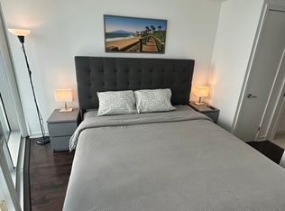 12 York St #3802, Toronto, ON M5J 0E4