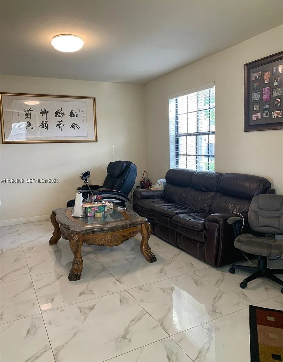 3 bed, 1574 sqft, $3,000 — Photo 3