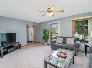 8155 Rutherford Dr, Woodridge, IL 60517