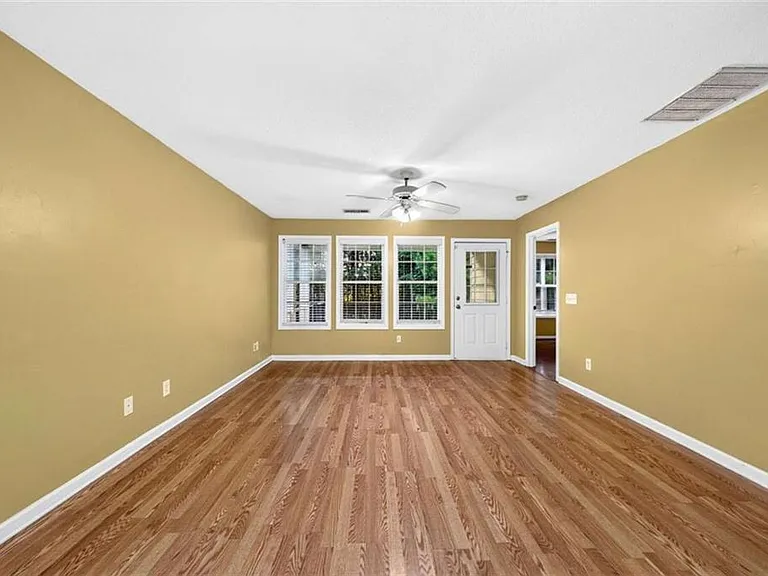744 W Vincent Dr — Photo 29