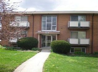 21801 River Oaks Dr APT A8, Rocky River, OH 44116