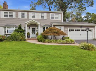 10 Hilltop Lane, Oyster Bay, NY 11771