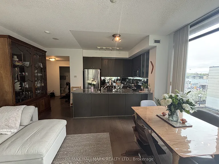 21 Scollard St #402 — Photo 3