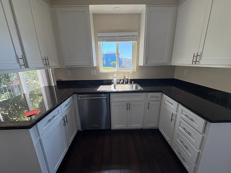 736 Fathom Dr — Photo 2
