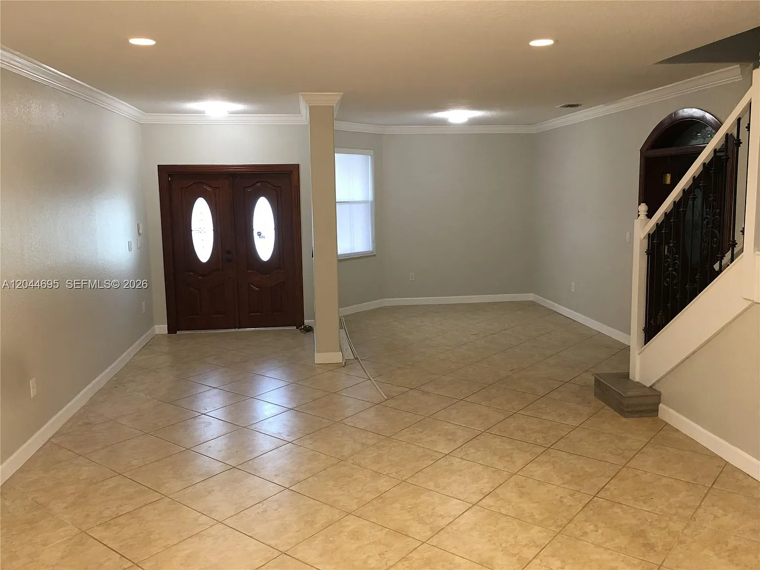 5 bed, 3001 sqft, $5,200 — Photo 3