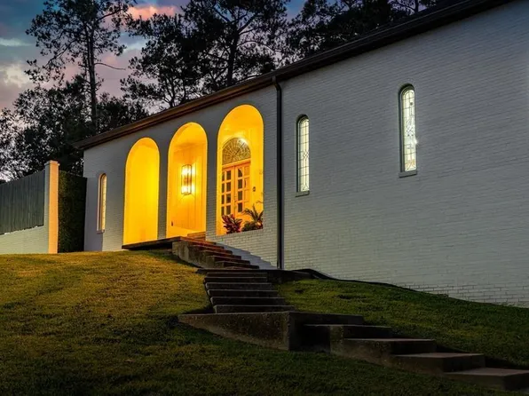 2230 Ridgewood Dr, Laurel, MS 39440