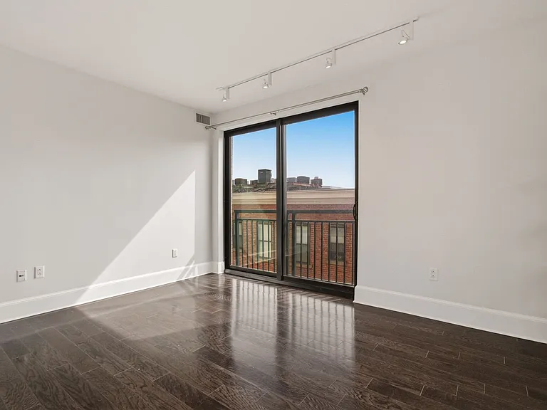 1011 M St NW #504 — Photo 15
