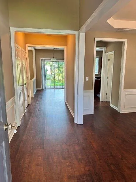 4 bed, 4.0 bath, 2100 sqft, $2,650 — Photo 2