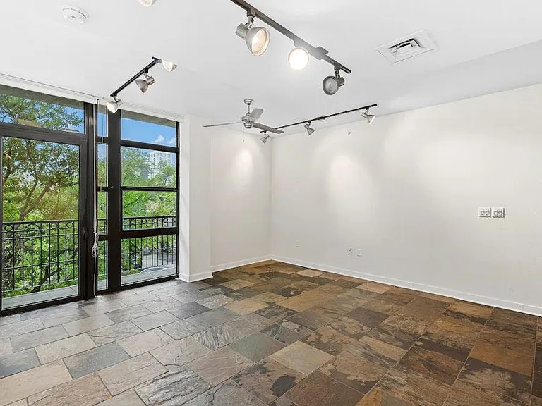 1812 West Ave #200 — Photo 17