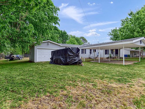 4th image of 209 E Woodland St