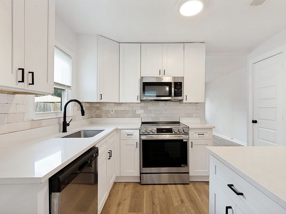 1st image of 504 Davis St