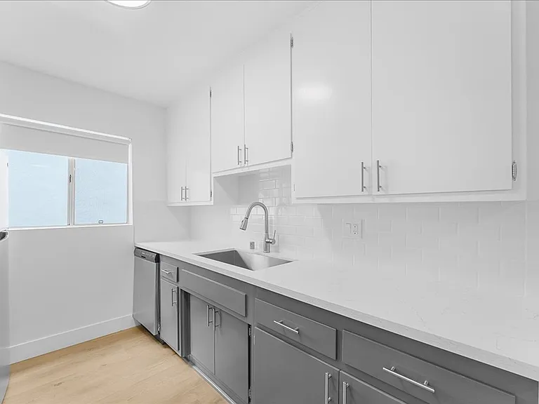6615 Franklin Ave. — Photo 5