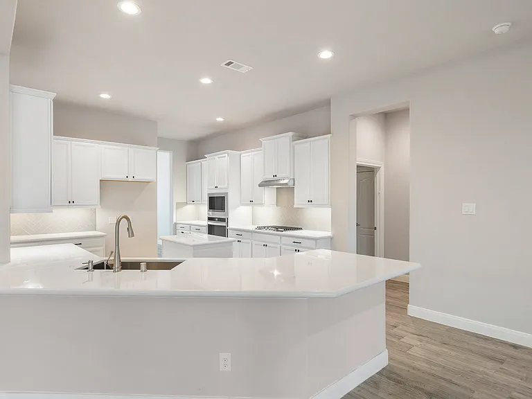 1524 N Bluebonnet Ln — Photo 3