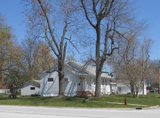 400 N Cedar St, Nokomis, IL 62075