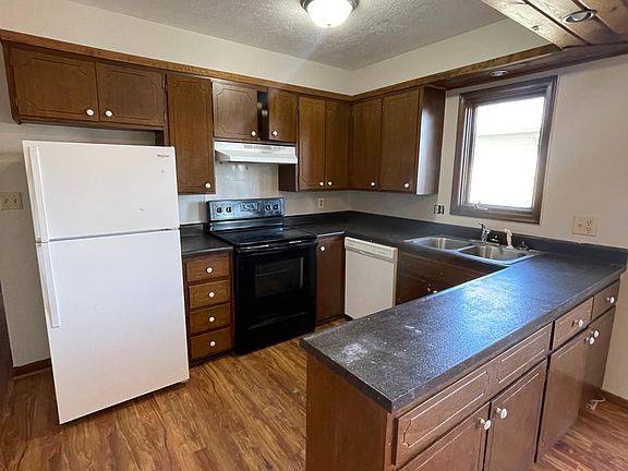 5th image of 822 N Christy St