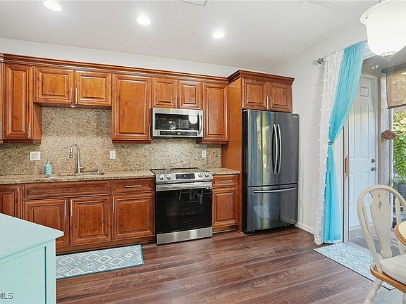 3rd image of 17537 Cherry Ridge Ln