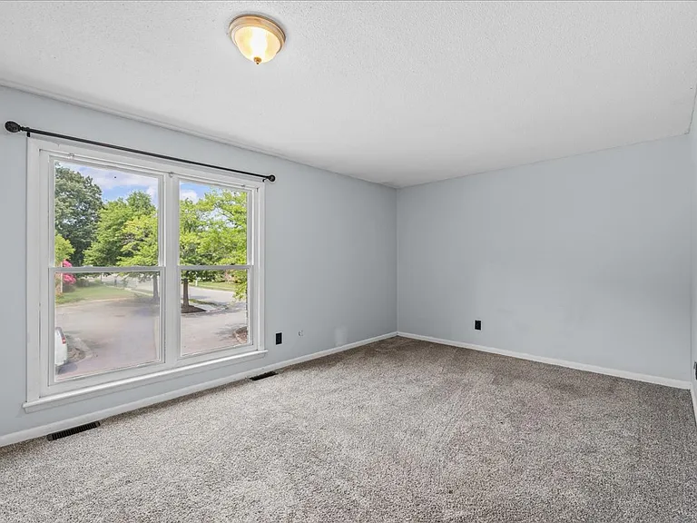 5021 Clairmont Ct — Photo 38