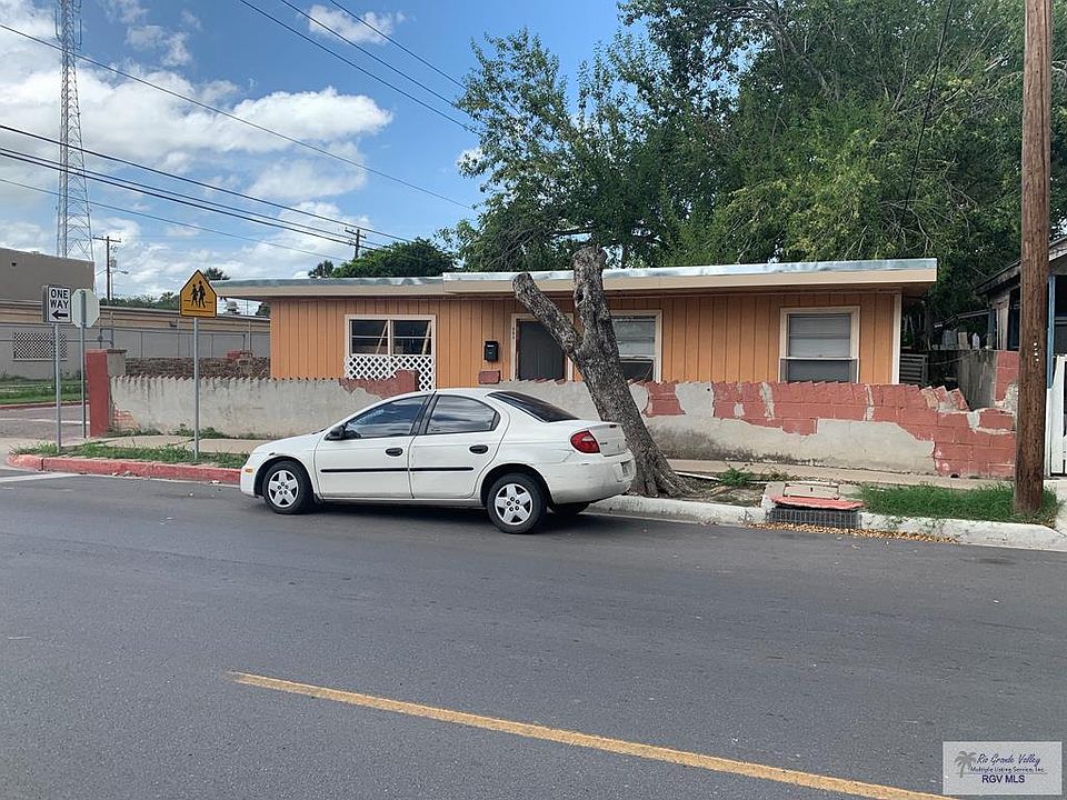 1st image of 924 E 8th St