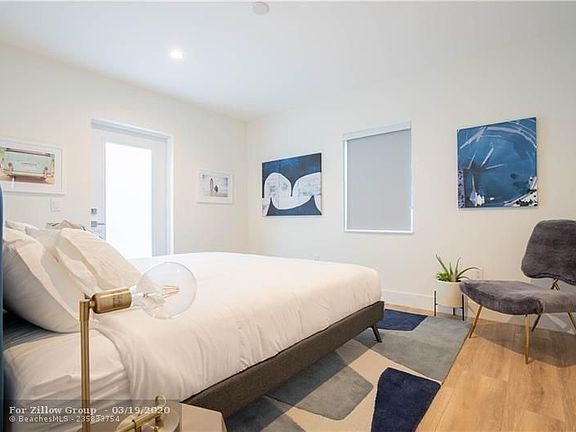 4th image of 122 SE 1st Ave APT 3