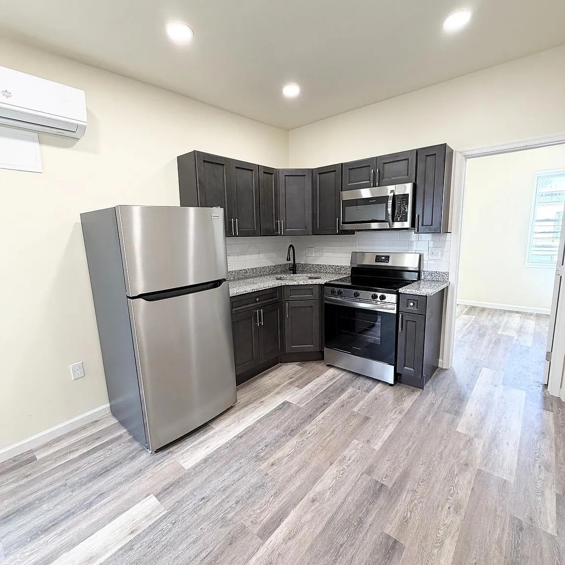 2 bed, 560 sqft, $1,225 — Photo 2