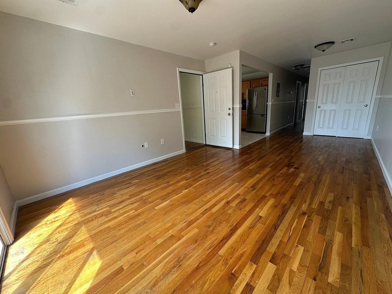 3 bed, $2,700 — Photo 2