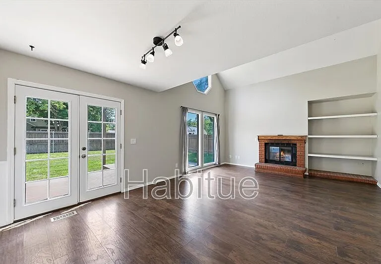 2403 W Irene St — Photo 12