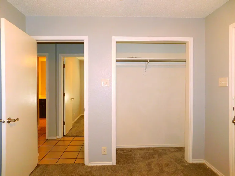 1114 E Mulberry St — Photo 14