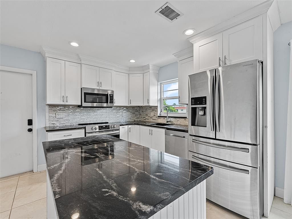 5 Vista Palm Ln #207