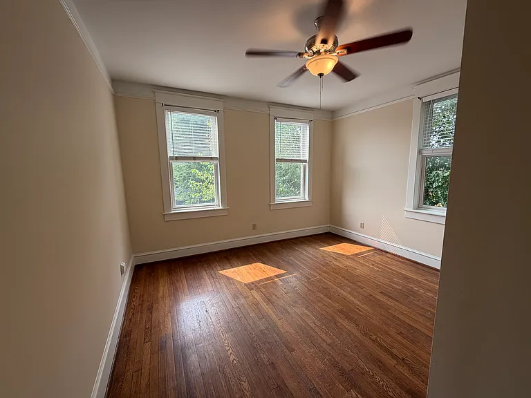 200 W 31st St #202 — Photo 14