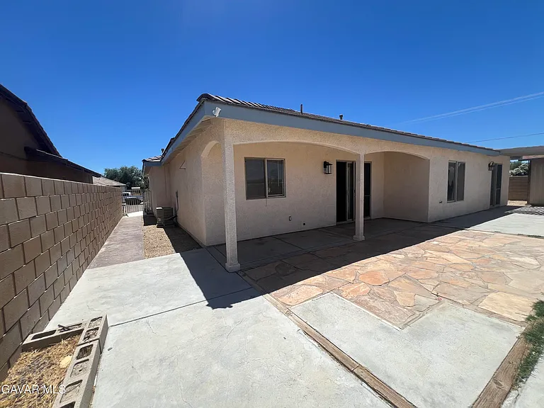1943 Pengilley Ave — Photo 17