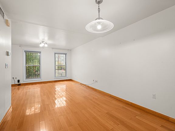 4th image of 226 Grand St #2