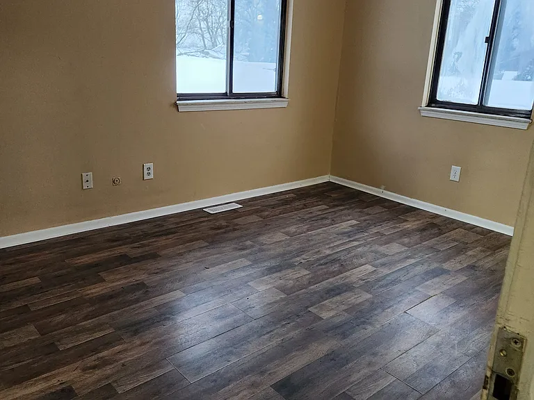 3945 Camelot Dr SE #3945 — Photo 2