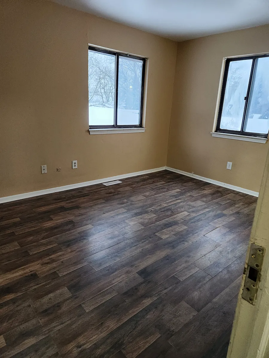 Building Photo - 3945 Camelot Dr SE #3945