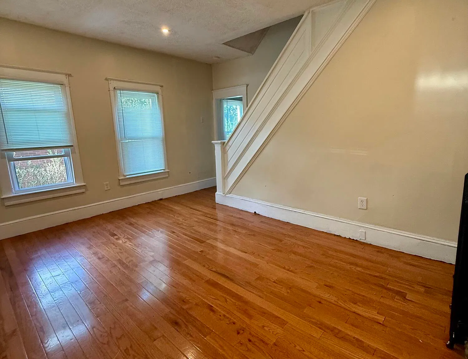3 bed, 1.0 bath, 1542 sqft, $1,750 — Photo 3