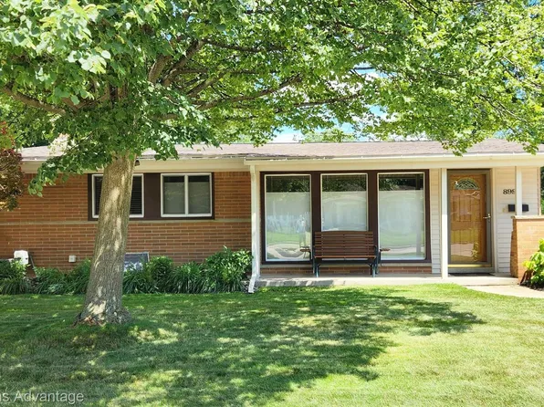 8992 Melrose St, Livonia, MI 48150