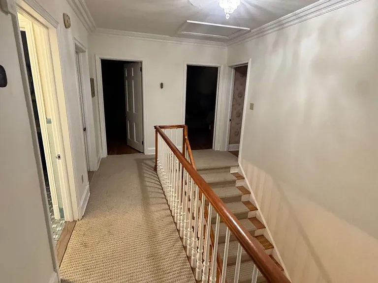 906 Crescent Cir — Photo 52