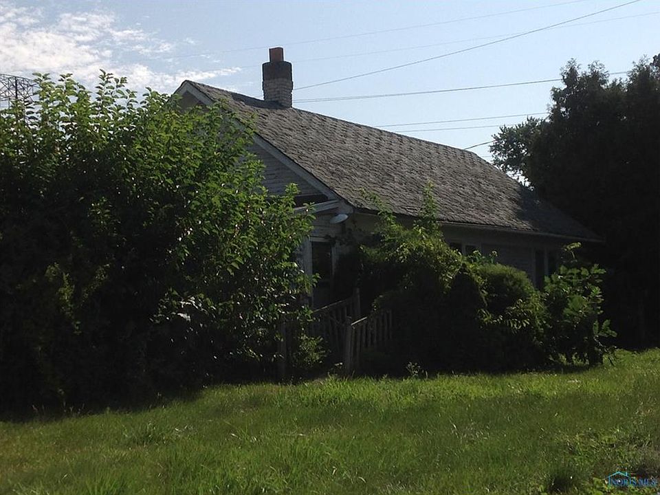 2nd image of 3015 Douglas Rd