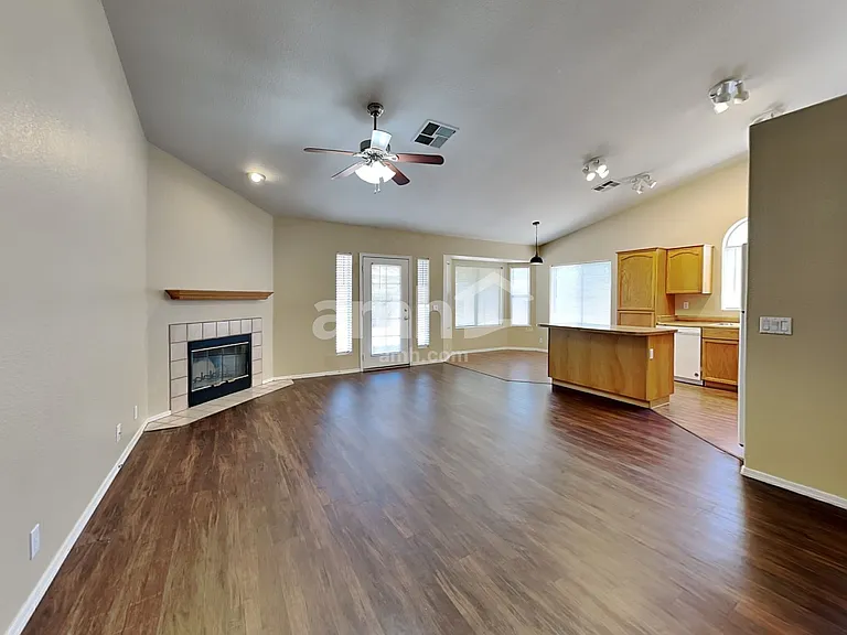 2312 E Lockwood St — Photo 5