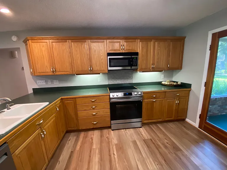 1301 Kings Rd — Photo 8