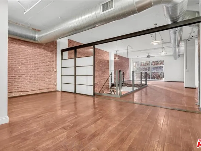 510 S Hewitt St #102 — Photo 1