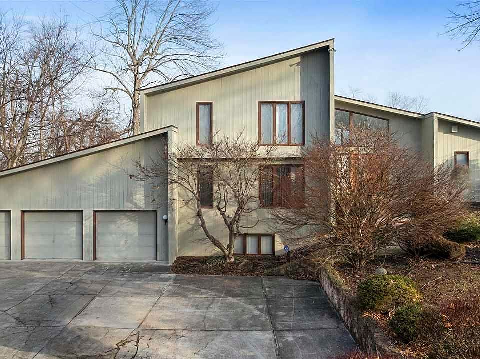 1st image of 608 Putter Point Ct