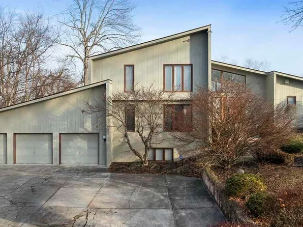 608 Putter Point Ct, Terre Haute, IN 47802