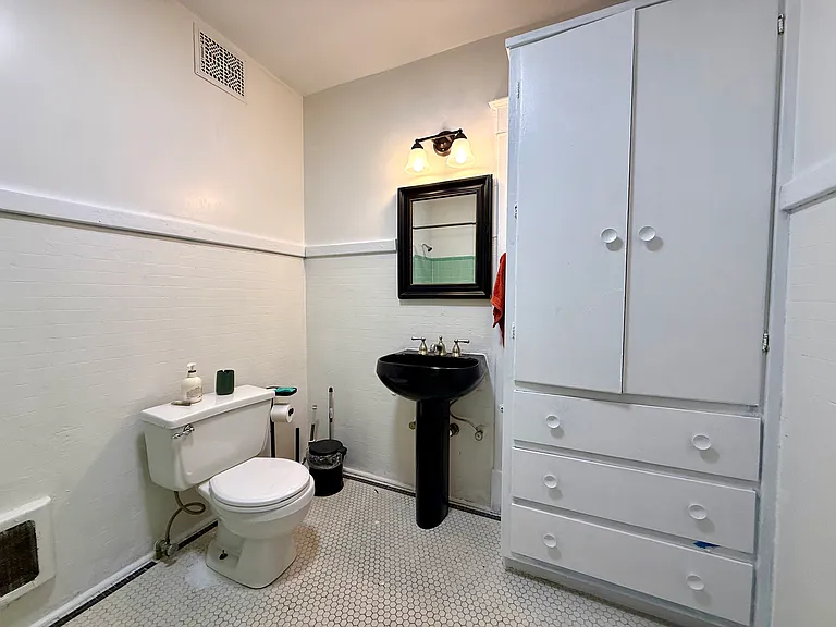 633 10th Ave S #2 — Photo 11
